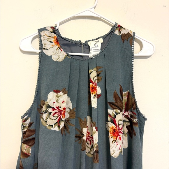 2/$30 Umgee - Gray Floral Sleeveless Mini Dress Size M NWT - Picture 3 of 10